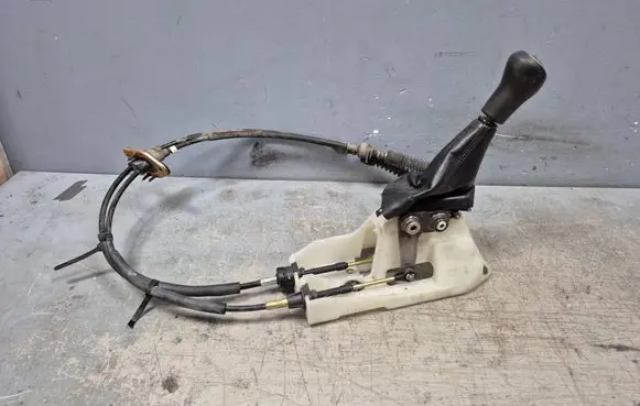 Mitsubishi Outlander Gear shift cable linkage 