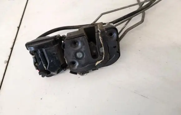 Mazda 323 F Front door lock