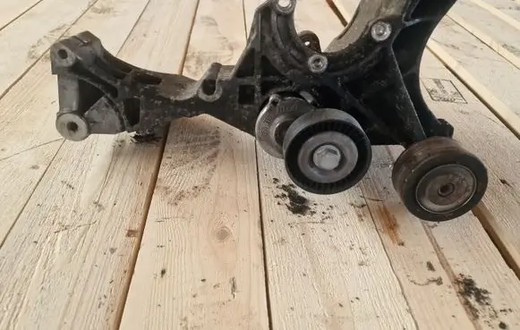 Audi A6 S6 C6 4F Alternator belt tensioner 