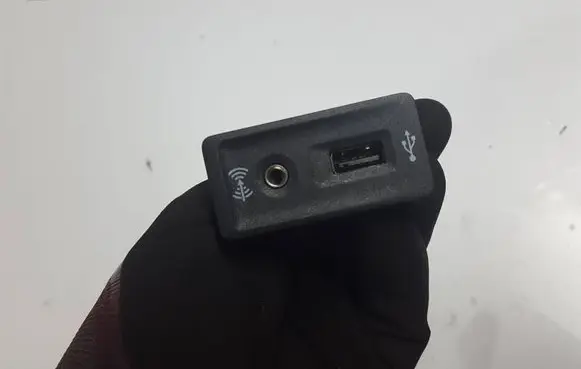 Seat Ibiza IV (6J,6P) USB socket connector 5Q0035726EXAUTOPX 5Q0035726E