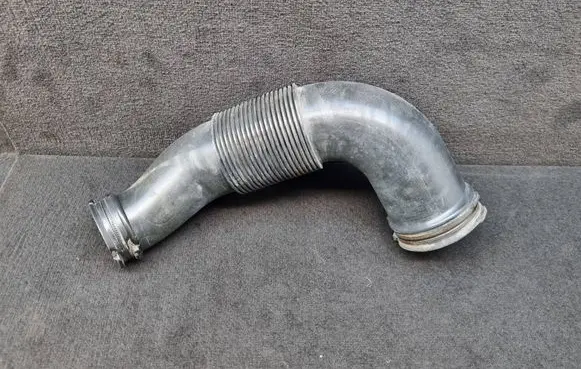 Air intake hose/pipe