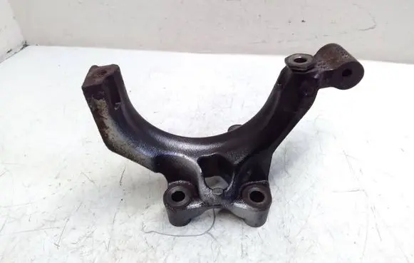 Volkswagen PASSAT B8 Engine mounting bracket 04L425 04L4242GA