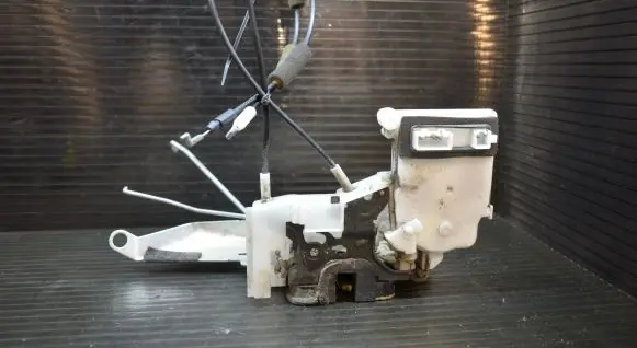 Mazda CX-7 Front door lock