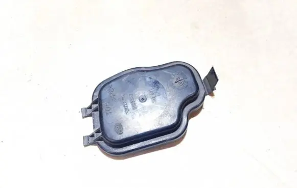 Volvo S70 V70 V70 XC Headlight/headlamp dust cover 9169362
