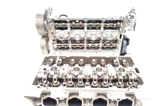 Volkswagen Golf Cross Engine head 04E103404AE 04E103479G