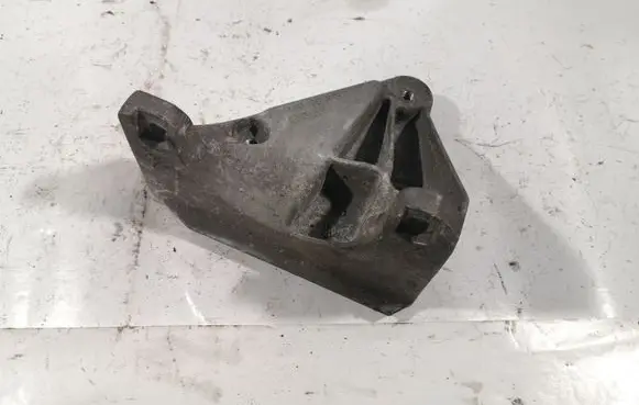 Audi A6 S6 C4 4A Engine mounting bracket 4A0199353A