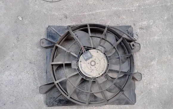 Toyota Avensis T220 Electric radiator cooling fan 3135103199