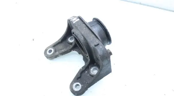 Opel Vivaro Engine mount bracket 8200065989A