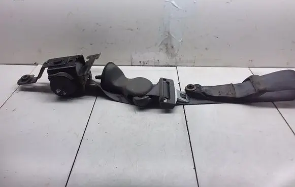 Chrysler Voyager Third row seat belt P0SL73BD5AB 0SL73BD5AB
