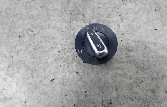Volkswagen Golf V Light switch 