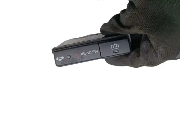 Toyota Avensis T250 Windscreen/window heater switch 8479005130