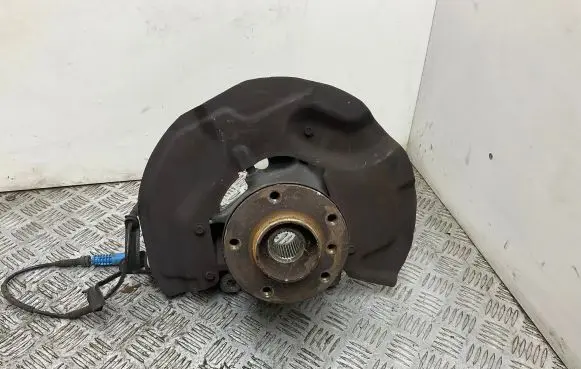 BMW 5 E60 E61 Front wheel hub