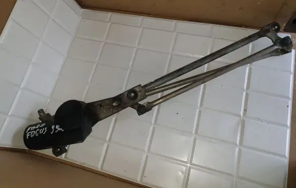 Ford Focus Front wiper linkage and motor 084323