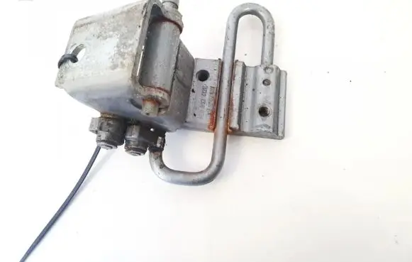 Audi A6 S6 C6 4F Rear door lower hinge 8e0833412e