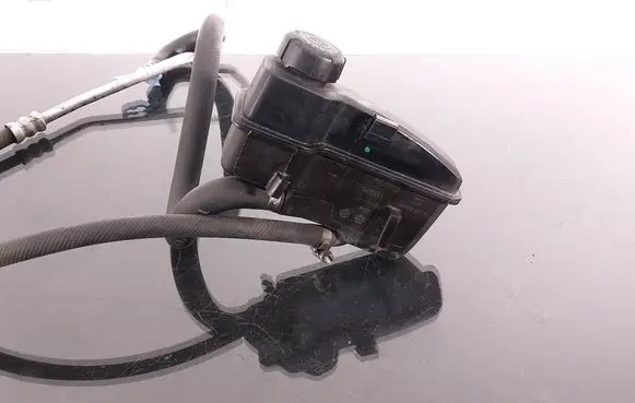 Volvo S60 Power steering fluid tank/reservoir 30645621