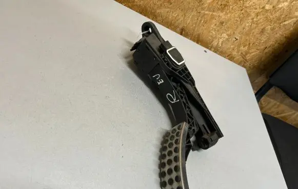 Mercedes-Benz R W251 Accelerator throttle pedal A1643000104