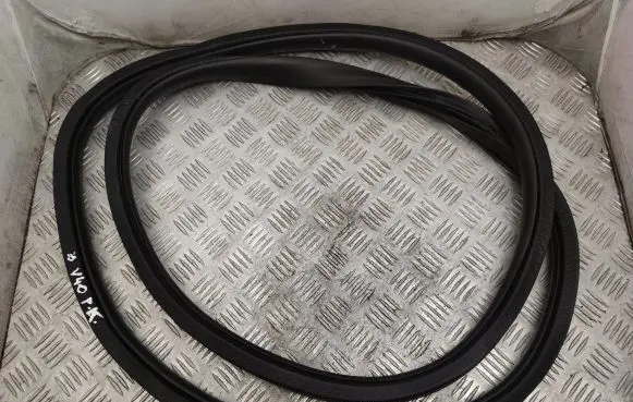 Front door rubber seal