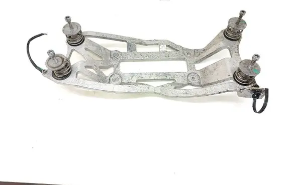 Polestar 2 A/C compressor mount bracket 32352687 20230425