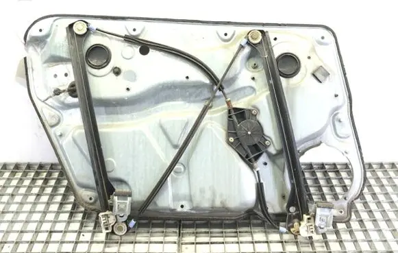 Volkswagen PASSAT B5.5 Front door window regulator with motor 3B4837756D