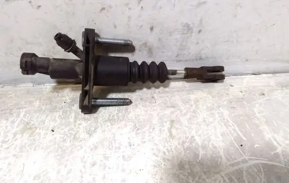 Opel Zafira A Clutch master cylinder 90581656