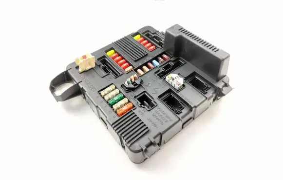 Renault Scenic II - Grand scenic II Fuse module 8200306032B