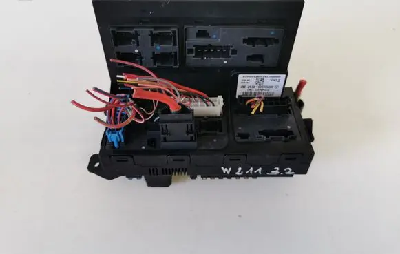 Mercedes-Benz E W211 SAM control unit 2115454201