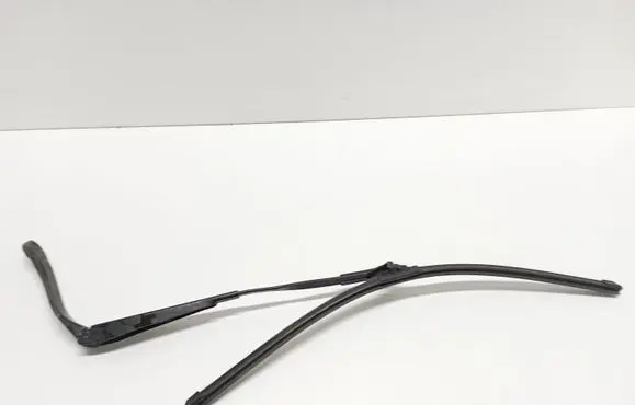 Mercedes-Benz C W204 Front wiper blade arm A2048200044