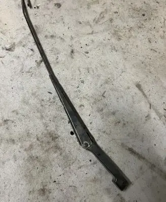 Mercedes-Benz ML W163 Front wiper blade arm