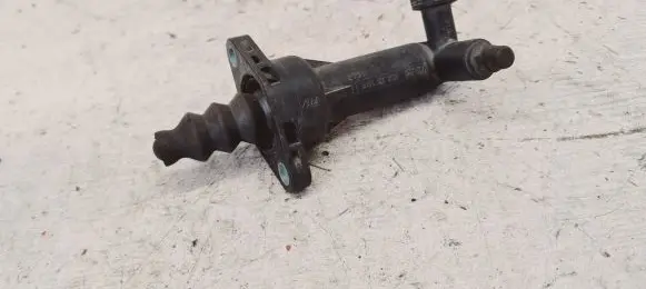 Clutch slave cylinder