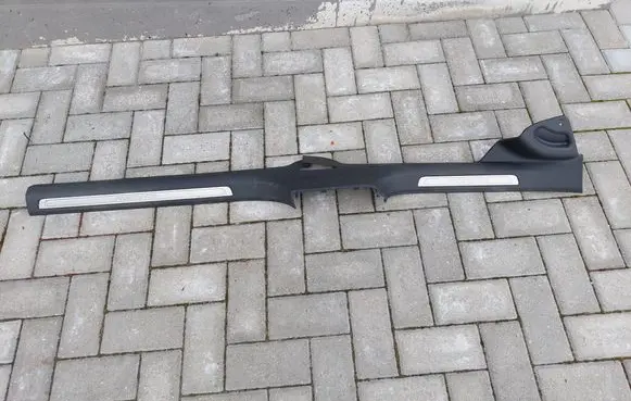 Front sill trim cover