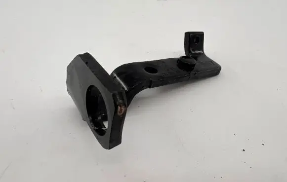 Volkswagen Golf V Other engine bay part 03G103390A
