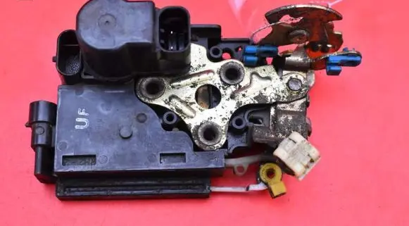 Chevrolet Tacuma Front door lock