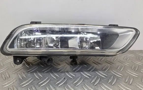 Volkswagen PASSAT B7 Front fog light 176623