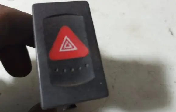 Volkswagen PASSAT B5 Hazard warning light relay 3B0953235D PA66GF30