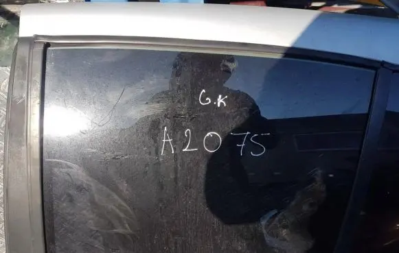 Nissan Almera N16 Rear door window glass