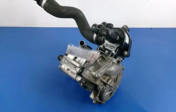 BMW 1 E82 E88 Power steering pump 6780413