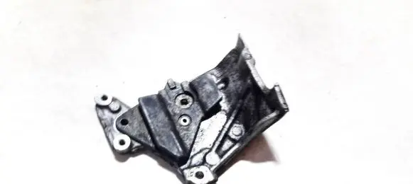 Engine mounting bracket