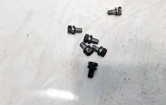 Toyota Corolla Verso AR10 Nuts/bolts 