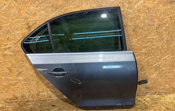 Volkswagen Jetta VI Rear door 