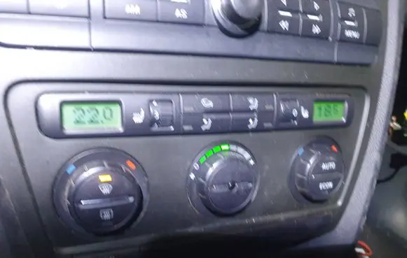 Skoda Octavia Mk2 (1Z) Climate control unit 74241060