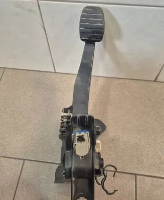 Dacia Duster Clutch pedal 465039034R