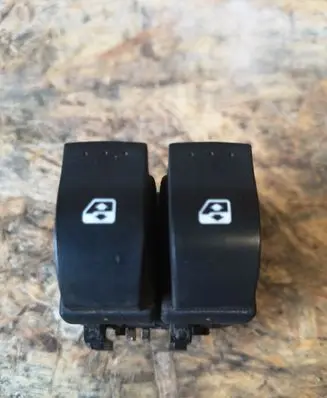 Renault Laguna II Electric window control switch 015090A