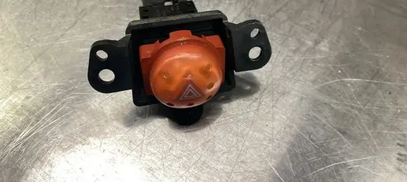 Nissan Almera Tino Hazard light switch