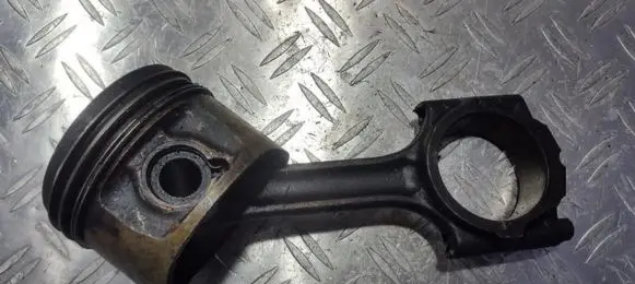 Volvo 440 Piston with connecting rod