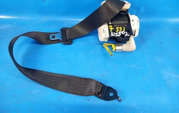 Mazda 3 II Front seatbelt BBY457L30A01