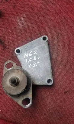 Renault Laguna I Gearbox mounting bracket 7700794656