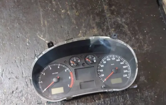 Seat Ibiza II (6k) Speedometer (instrument cluster) 6K0920821G