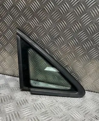 Volkswagen Touran II Front triangle window/glass 43R00048 E000255 DOT24M68AS2