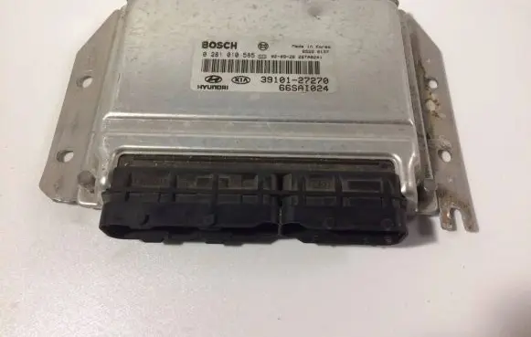Hyundai Santa Fe Engine control unit/module 3910127270 0281010585