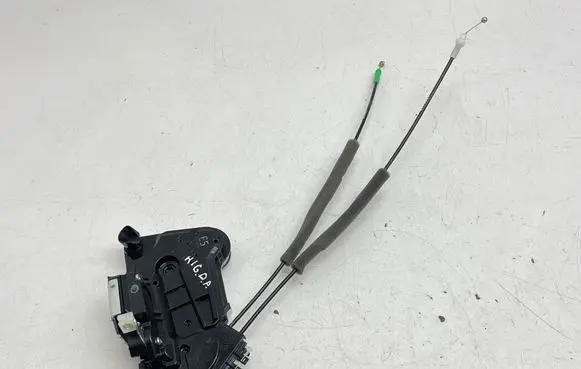 Toyota Highlander XU70 Front door lock 23121415A
